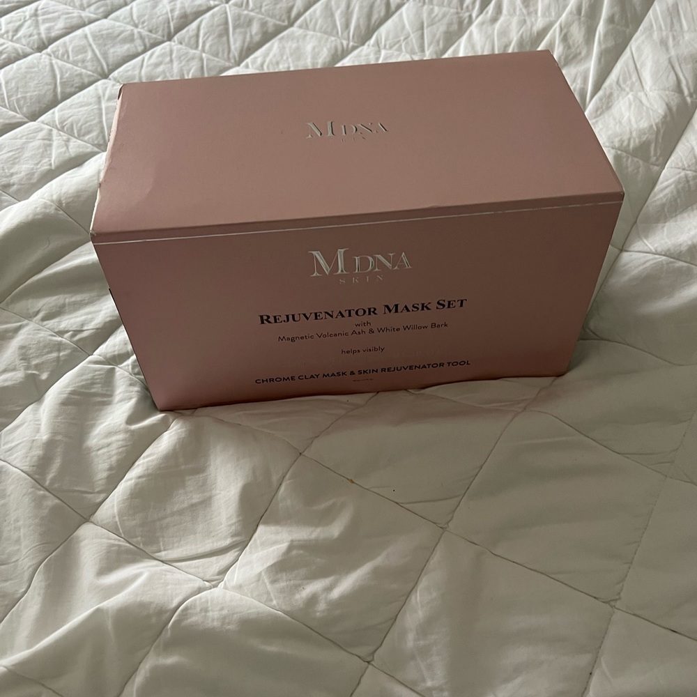 MDNA Skin Rejuvenator Set